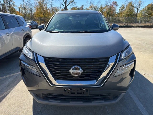 Used 2023 Nissan Rogue SV image 2