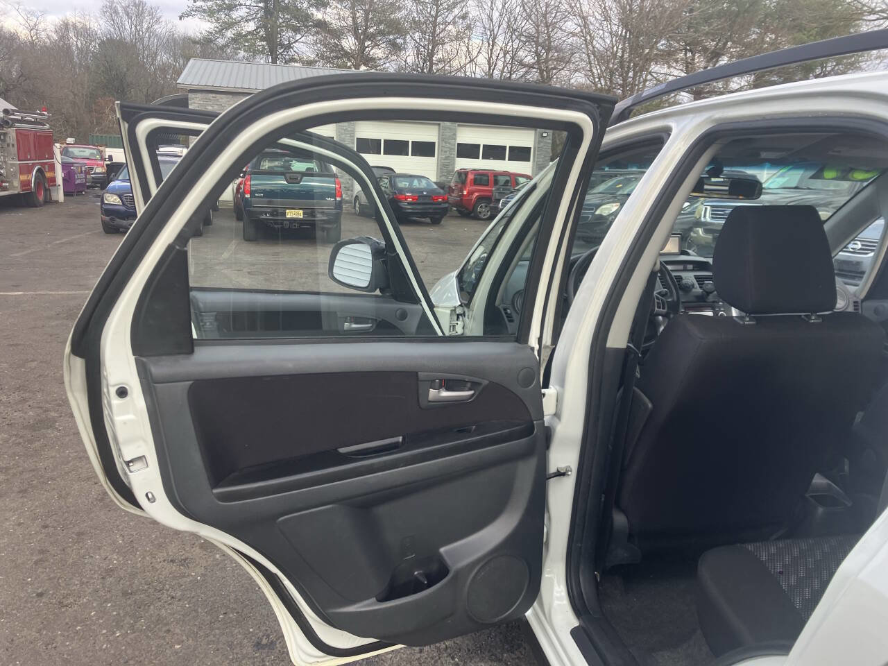 Used 2009 Suzuki SX4 Base AWD Crossover 4dr 4A image 15