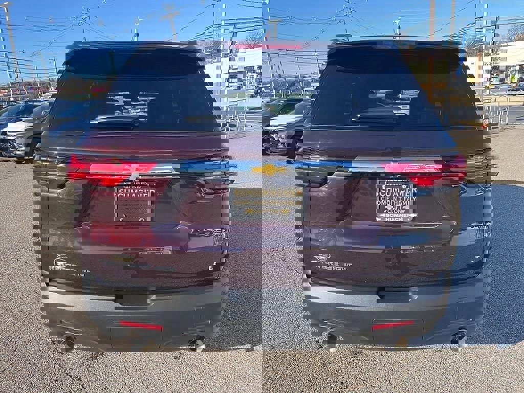 Used 2023 Chevrolet Traverse LT image 6