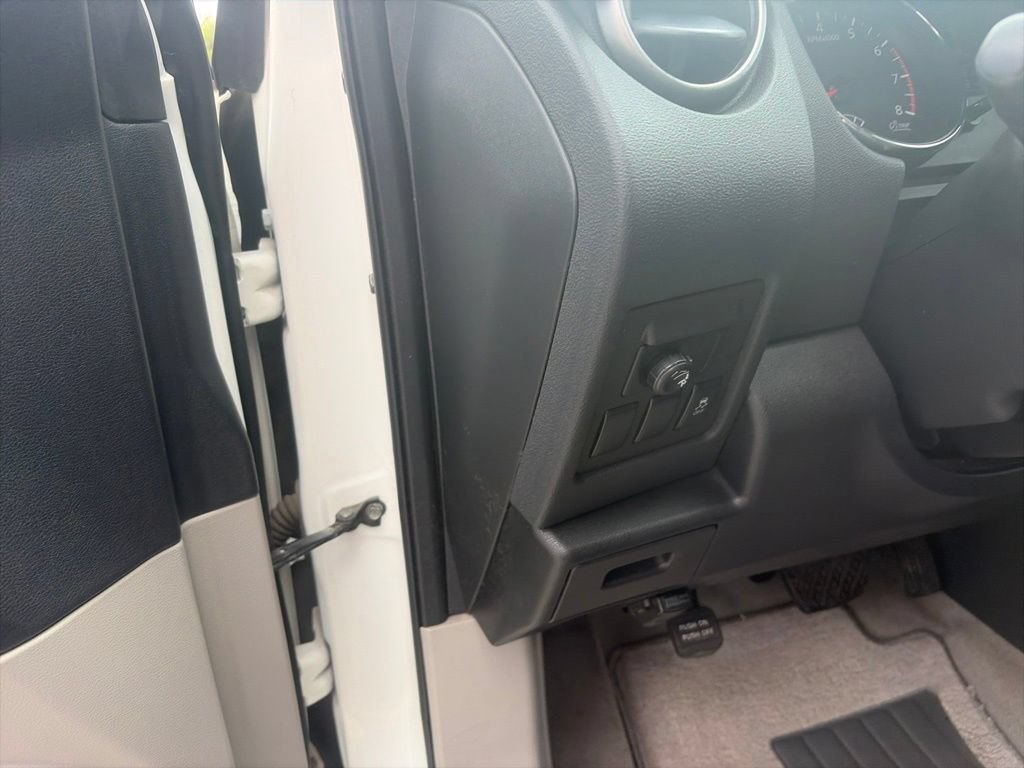 Used 2013 Nissan Rogue SV FWD image 25