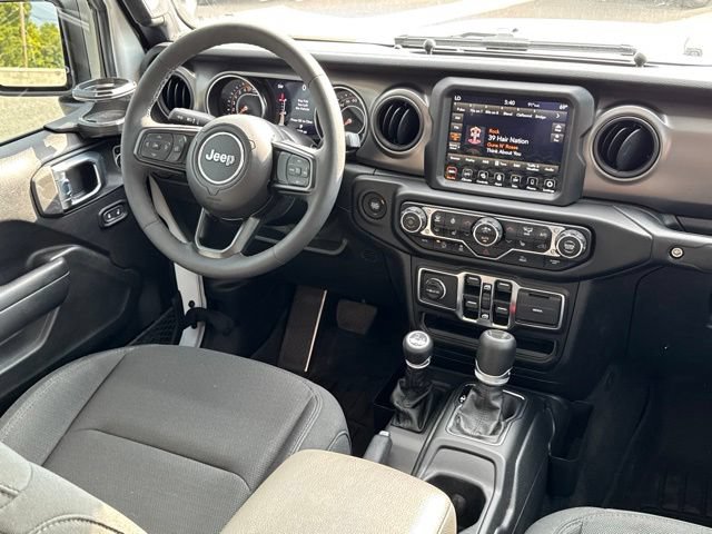 Used 2023 Jeep Gladiator Sport AWD/4WD image 20