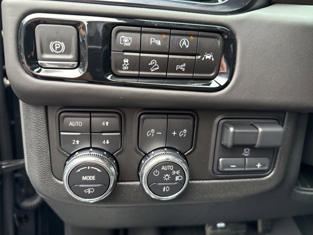 New 2025 GMC Yukon AT4 Ultimate w/ LPO, Floor Liner Package image 4