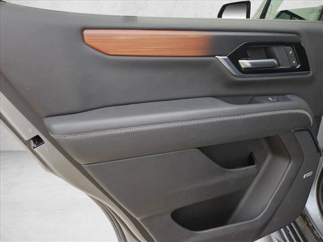 Used 2025 GMC Yukon Denali AWD/4WD image 9