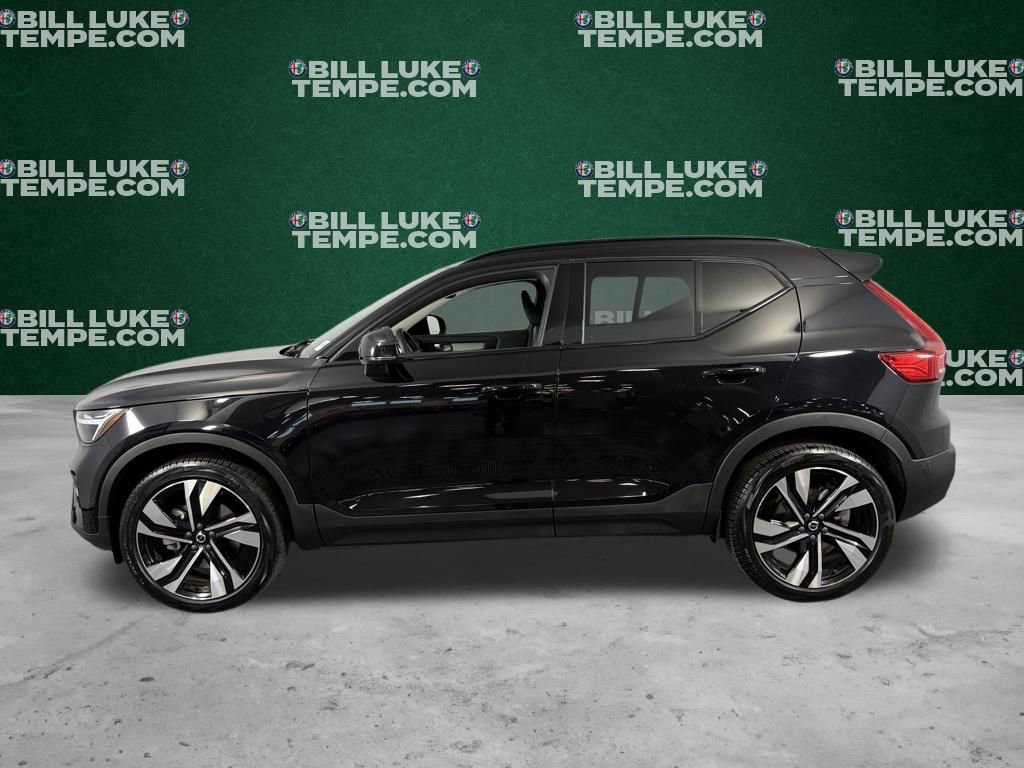 Used 2025 Volvo XC40 B5 Plus image 9