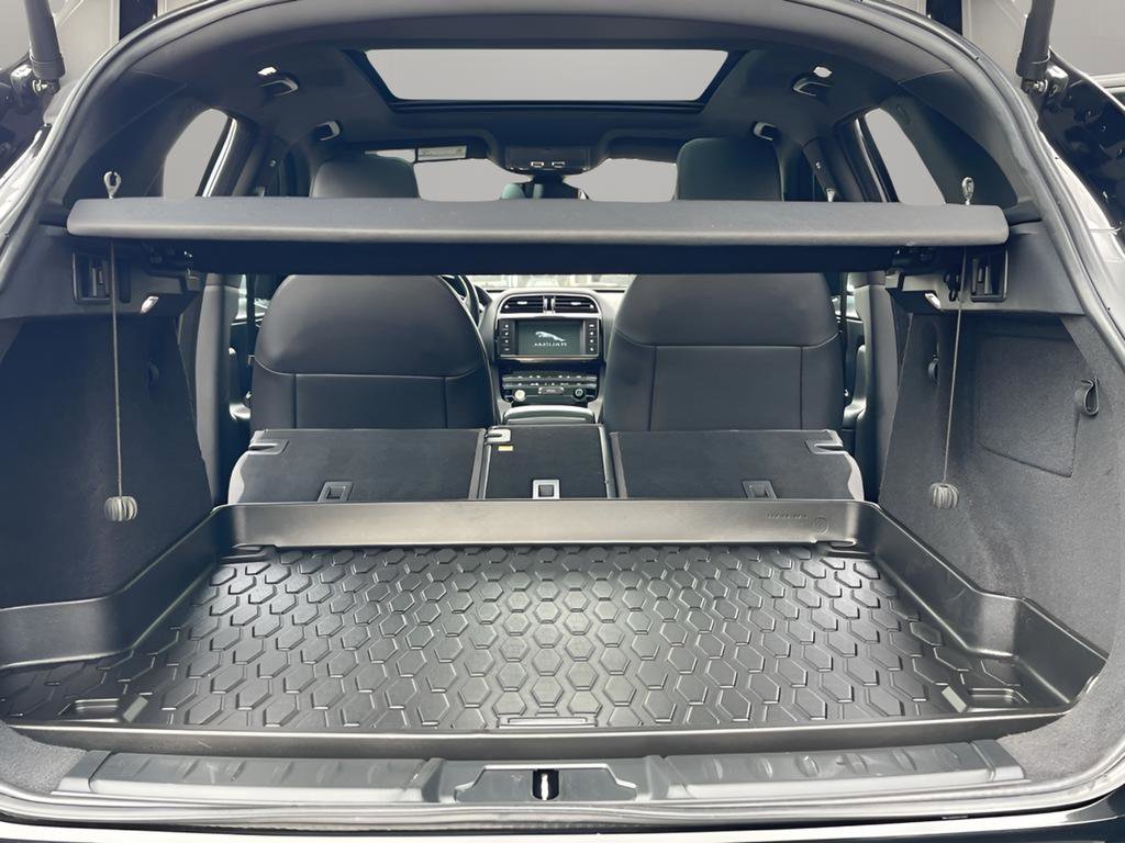 Used 2018 Jaguar F-PACE Premium image 43