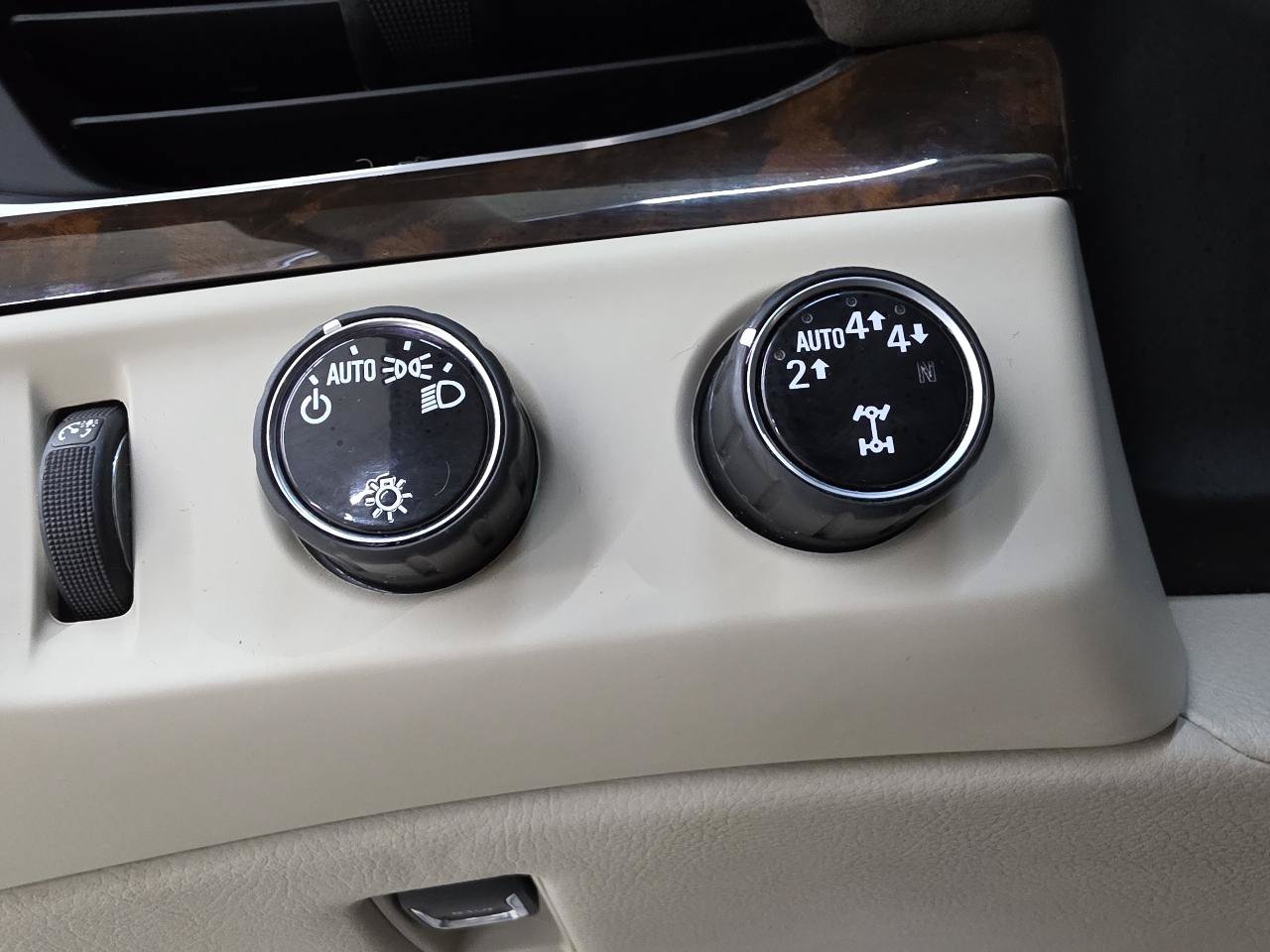 Used 2017 Cadillac Escalade Premium Luxury AWD/4WD image 37