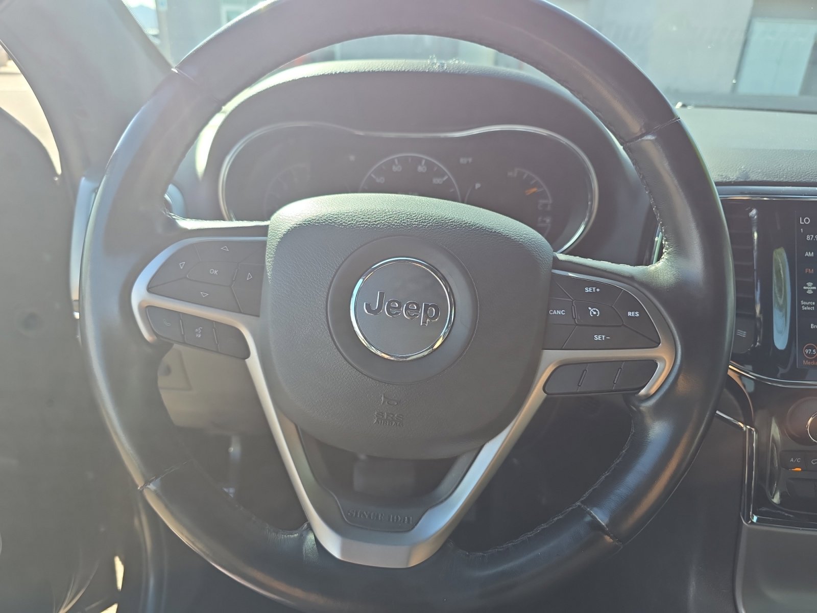 Used 2021 Jeep Grand Cherokee Limited w/ Luxury Group II image 9