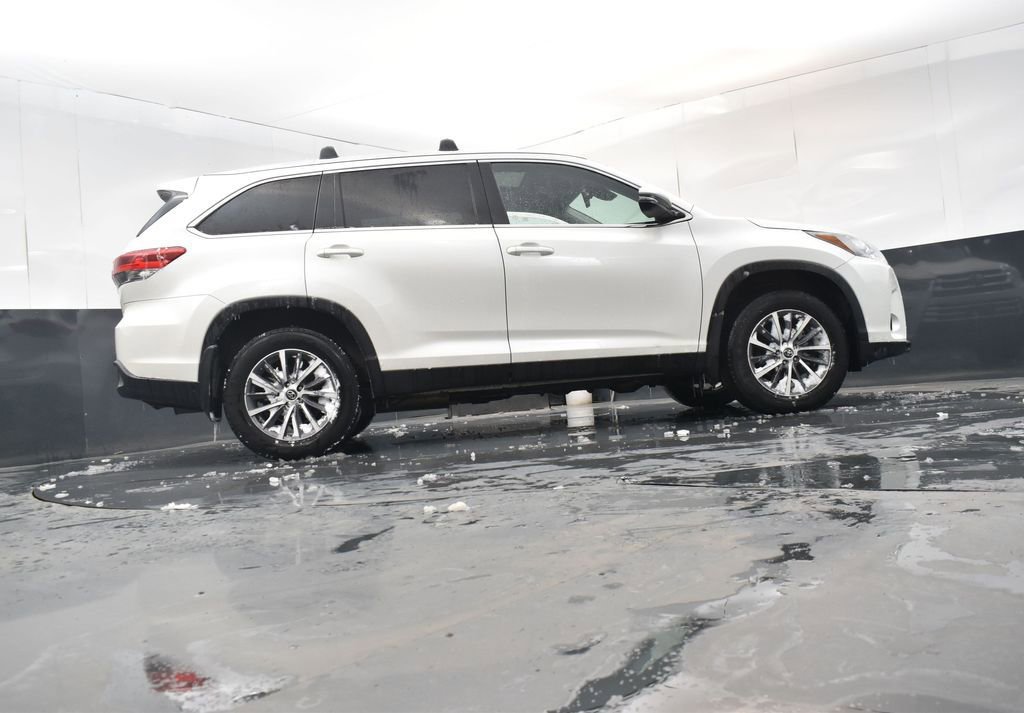Used 2019 Toyota Highlander XLE image 28