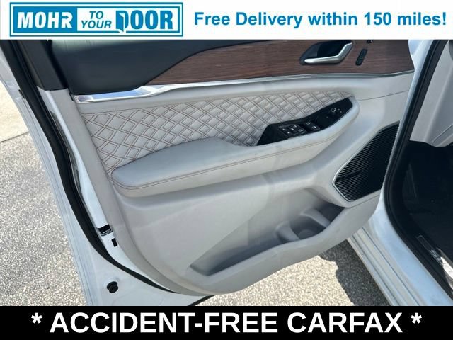 Used 2022 Jeep Grand Cherokee Summit w/ Luxury Tech Group V AWD/4WD image 32