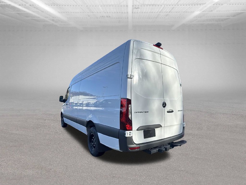 Used 2024 Mercedes-Benz Sprinter 3500 image 3