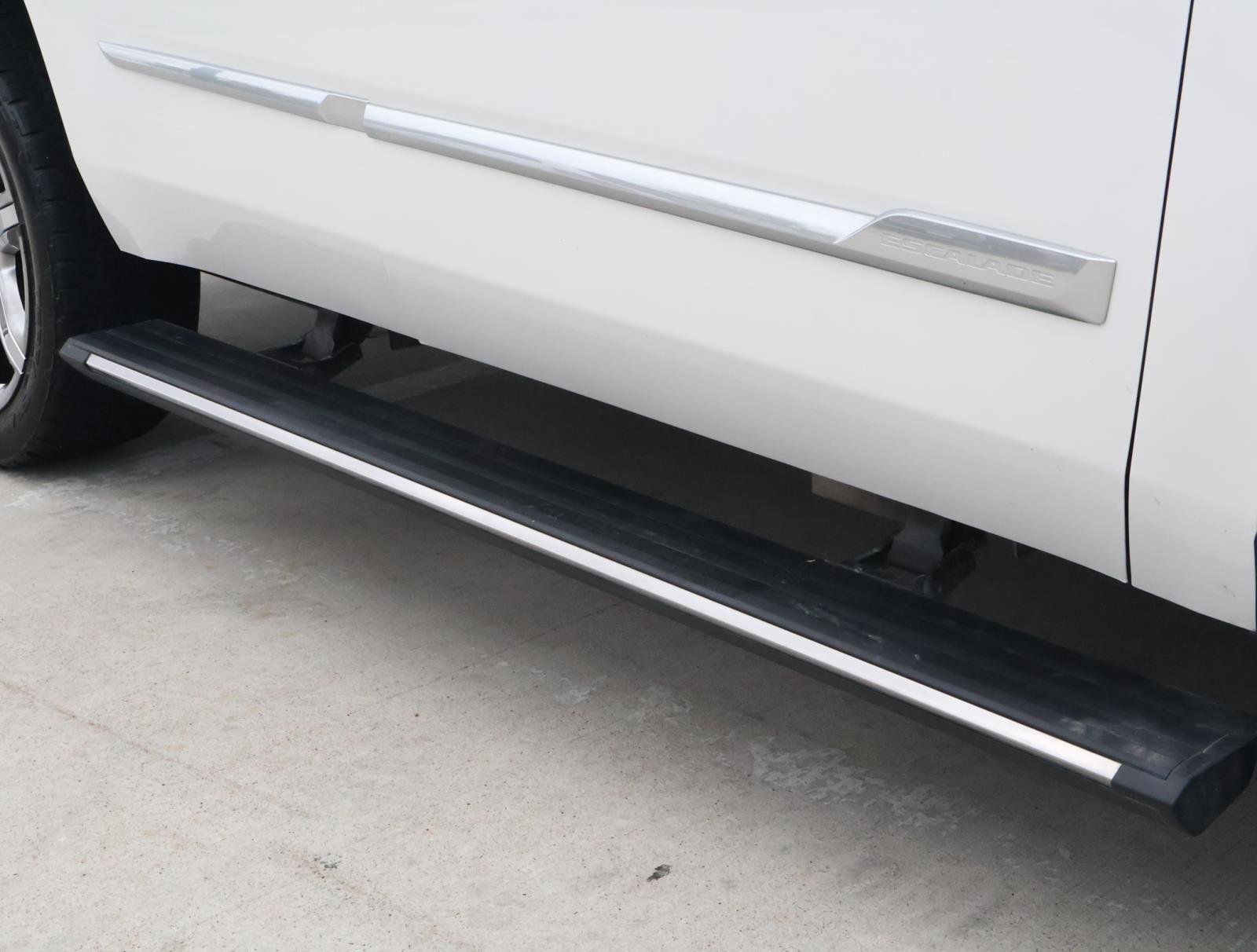 Used 2018 Cadillac Escalade Premium Luxury RWD image 13