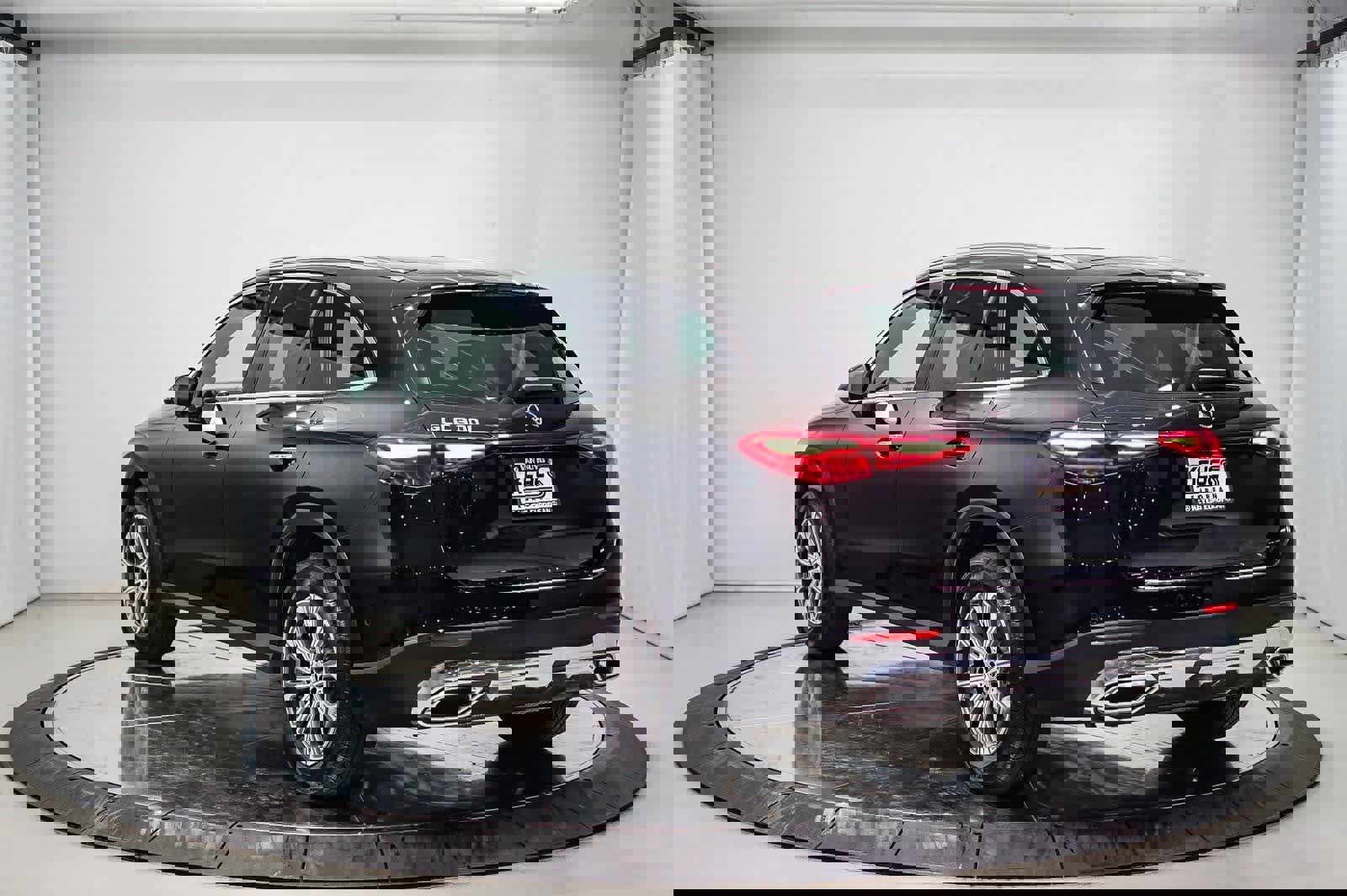 Certified 2025 Mercedes-Benz GLC 300 image 2