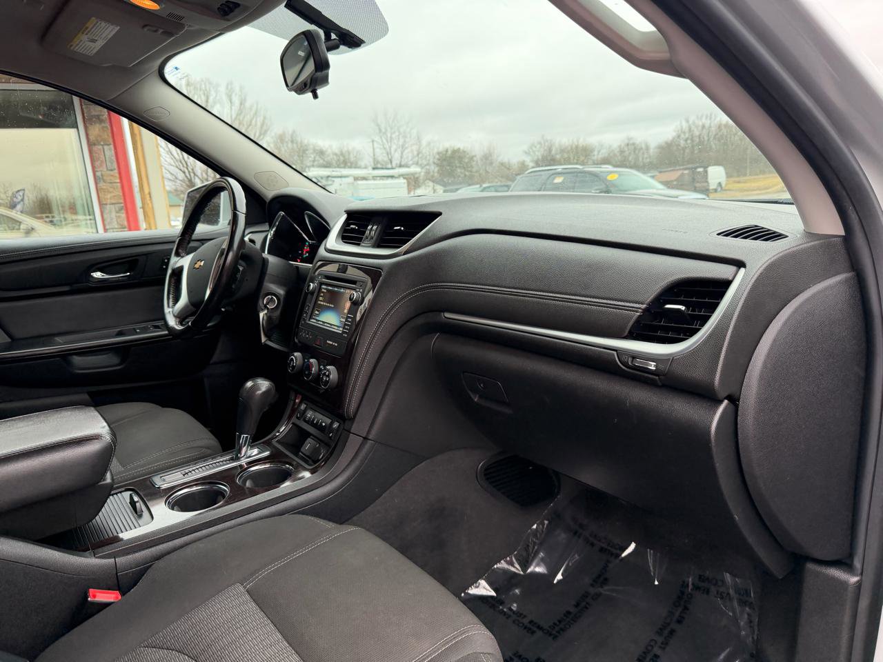 Used 2017 Chevrolet Traverse LT w/ Style and Technology Package image 23