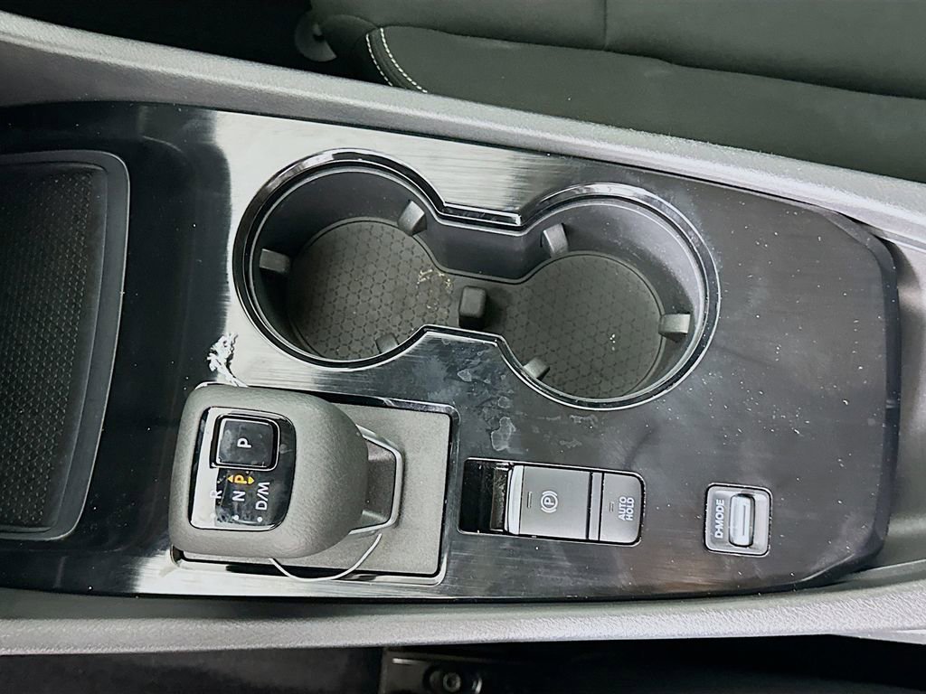 Used 2025 Nissan Rogue S image 16