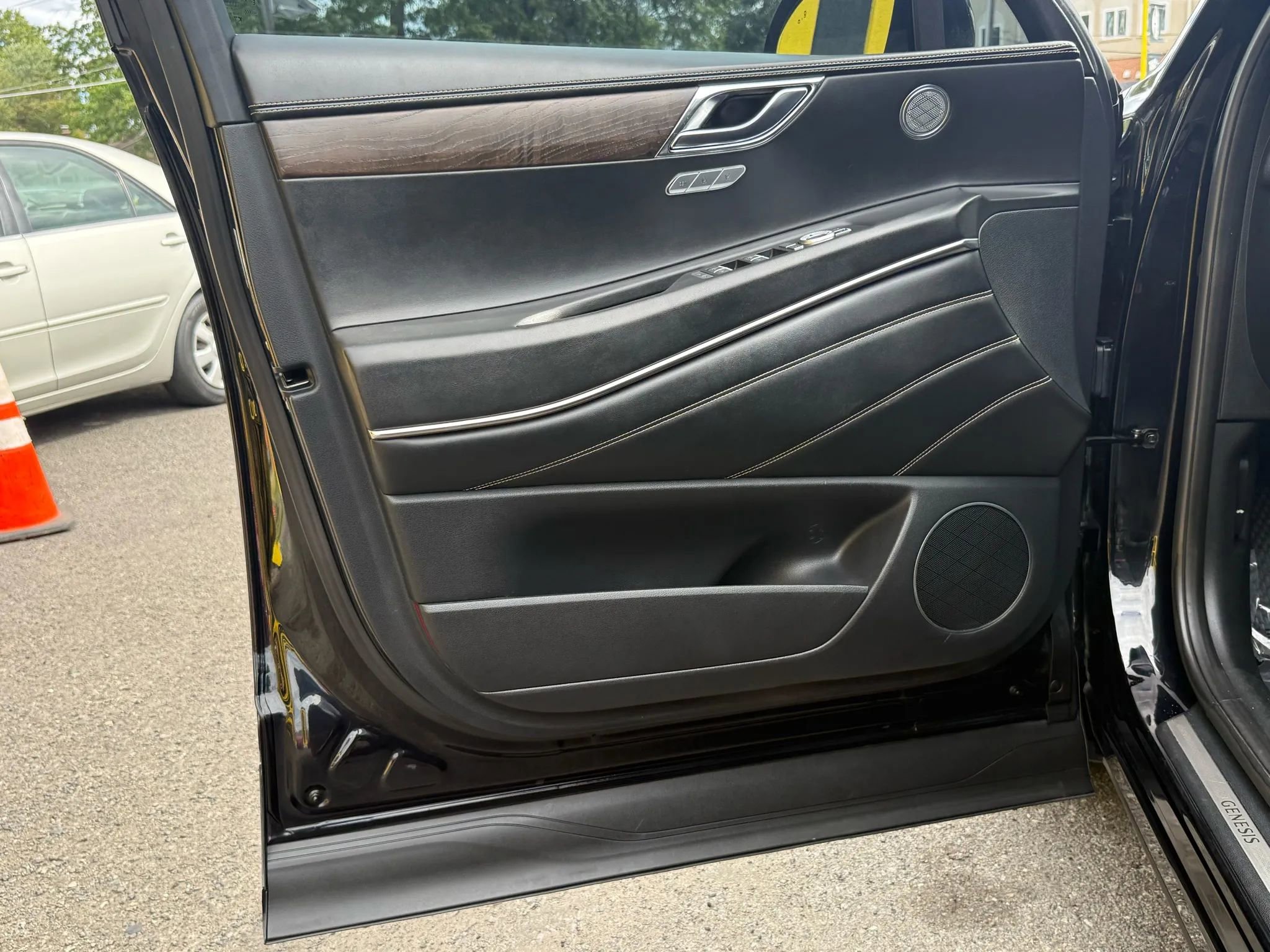 Used 2021 Genesis GV80 3.5T image 7