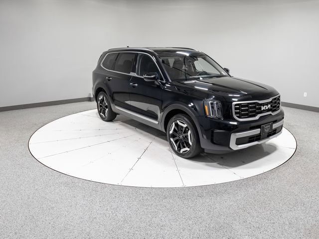 Used 2025 Kia Telluride S AWD/4WD image 32