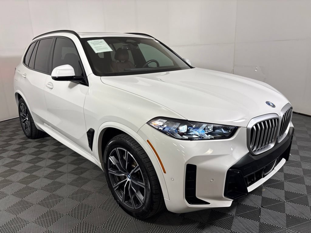 Used 2025 BMW X5 xDrive50e w/ M Sport Package AWD/4WD image 4