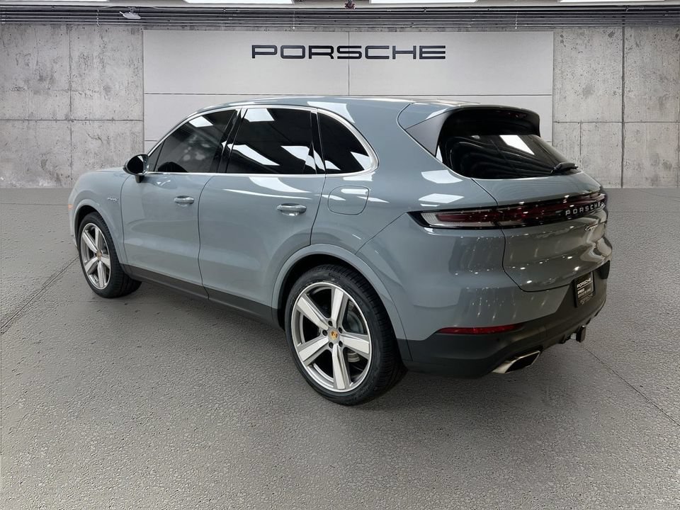 Certified 2024 Porsche Cayenne AWD/4WD image 3