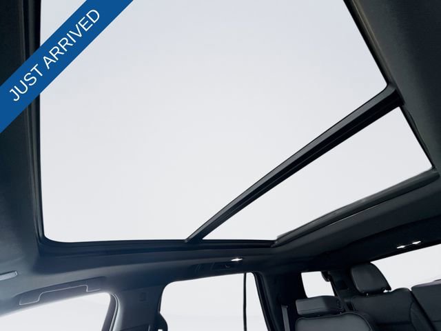 Used 2024 GMC Yukon Denali w/ Advanced Technology Package image 22