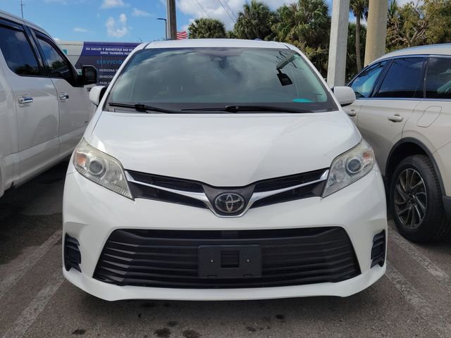 Used 2020 Toyota Sienna LE image 2