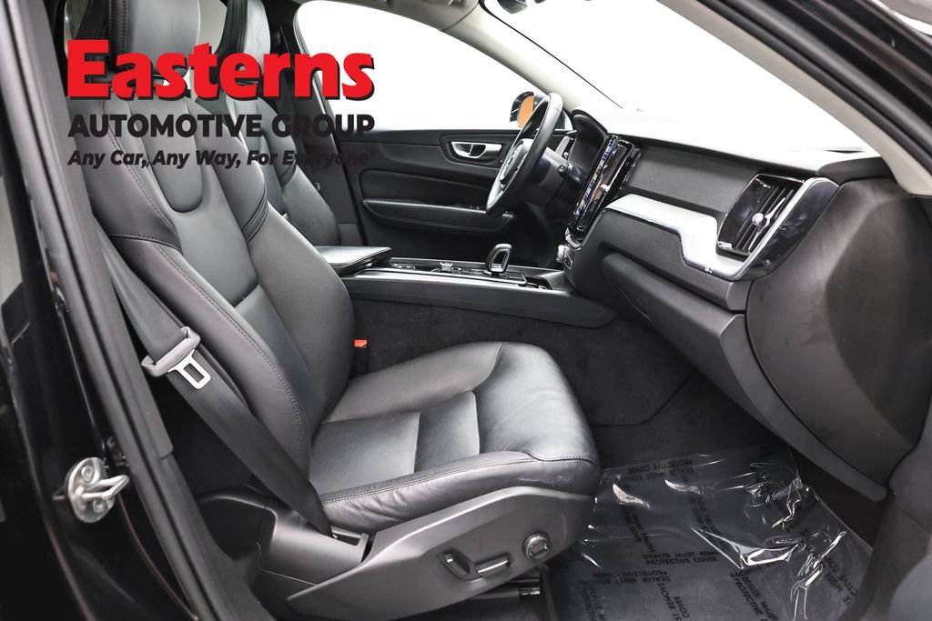 Used 2023 Volvo XC60 B5 Core FWD image 23