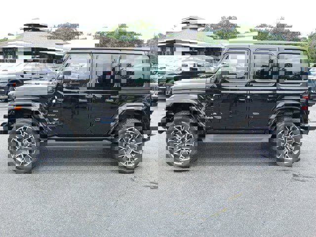 Used 2023 Jeep Wrangler Unlimited Sahara w/ Cold Weather Group image 4