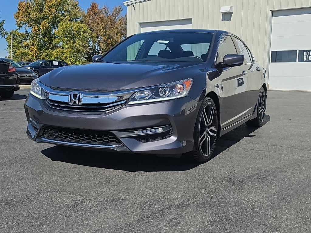 Used 2017 Honda Accord Sport image 3