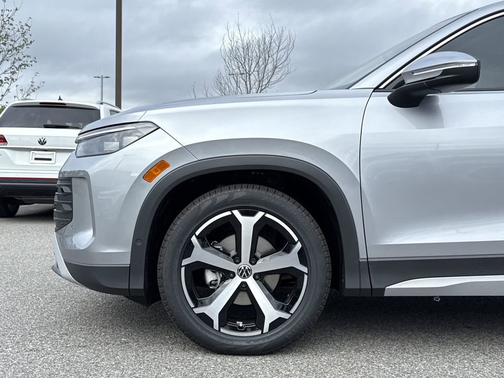 New 2025 Volkswagen Tiguan SE image 9