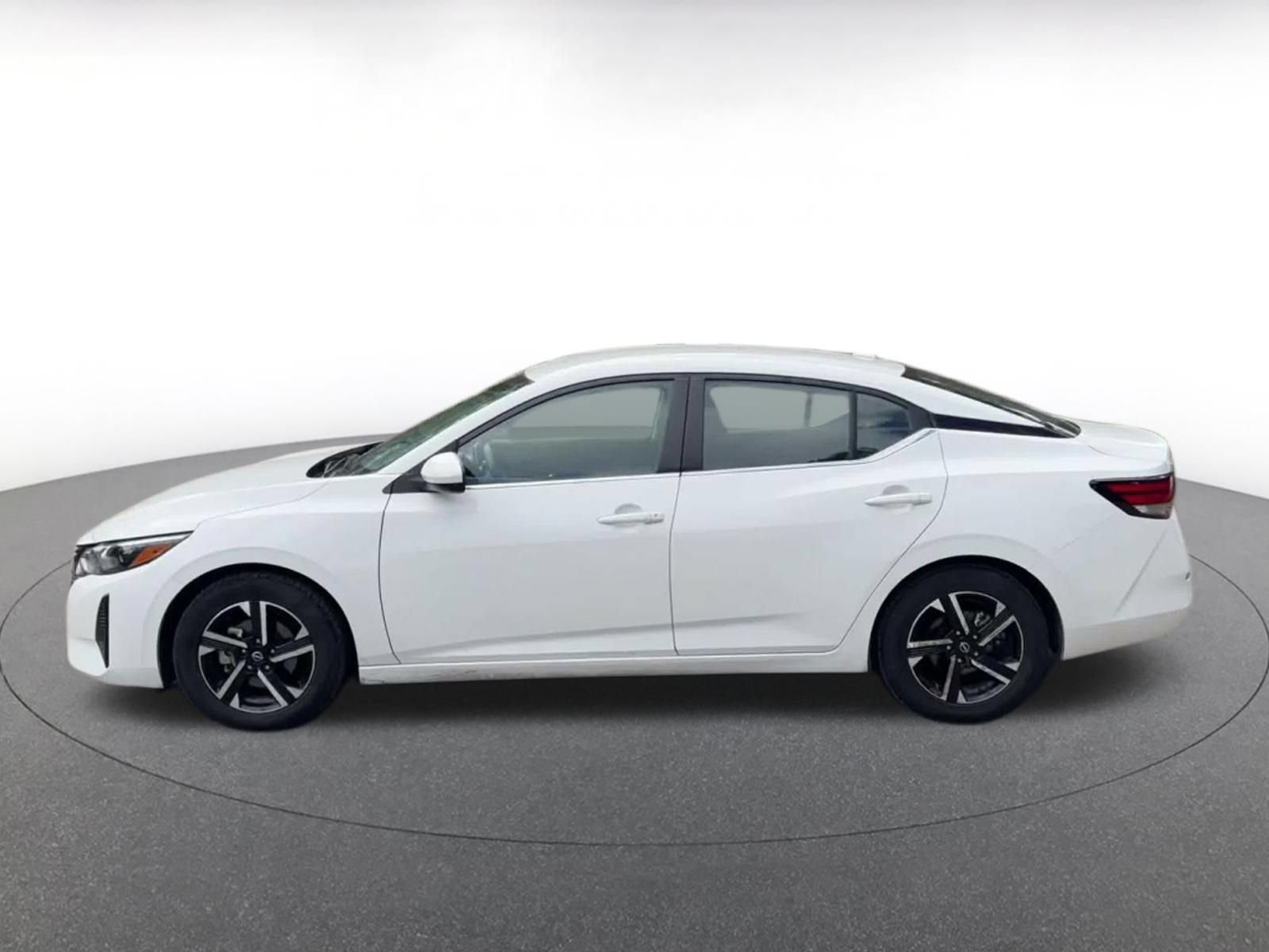 Used 2025 Nissan Sentra SV FWD image 9