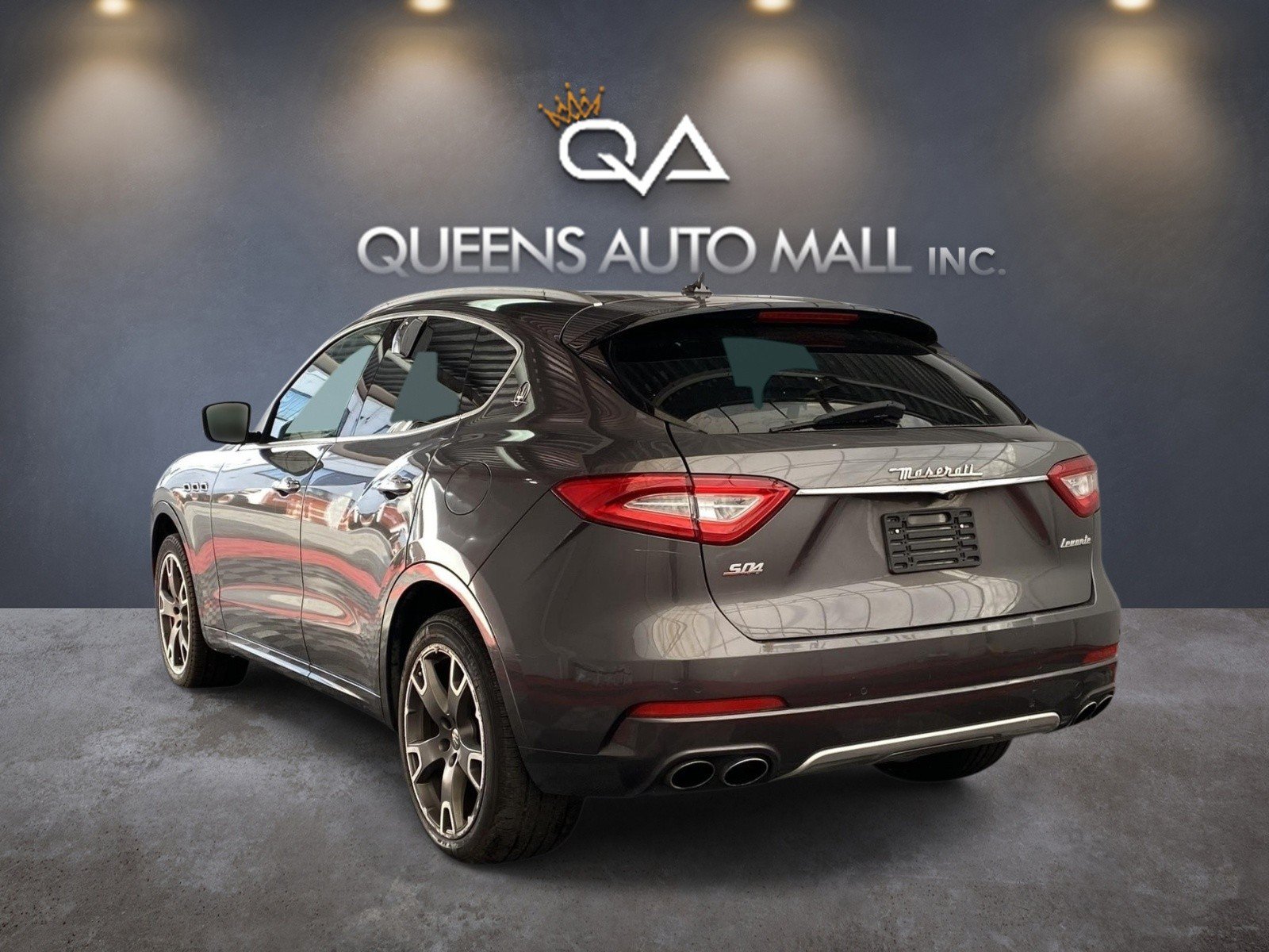 Used 2017 Maserati Levante S AWD/4WD image 4