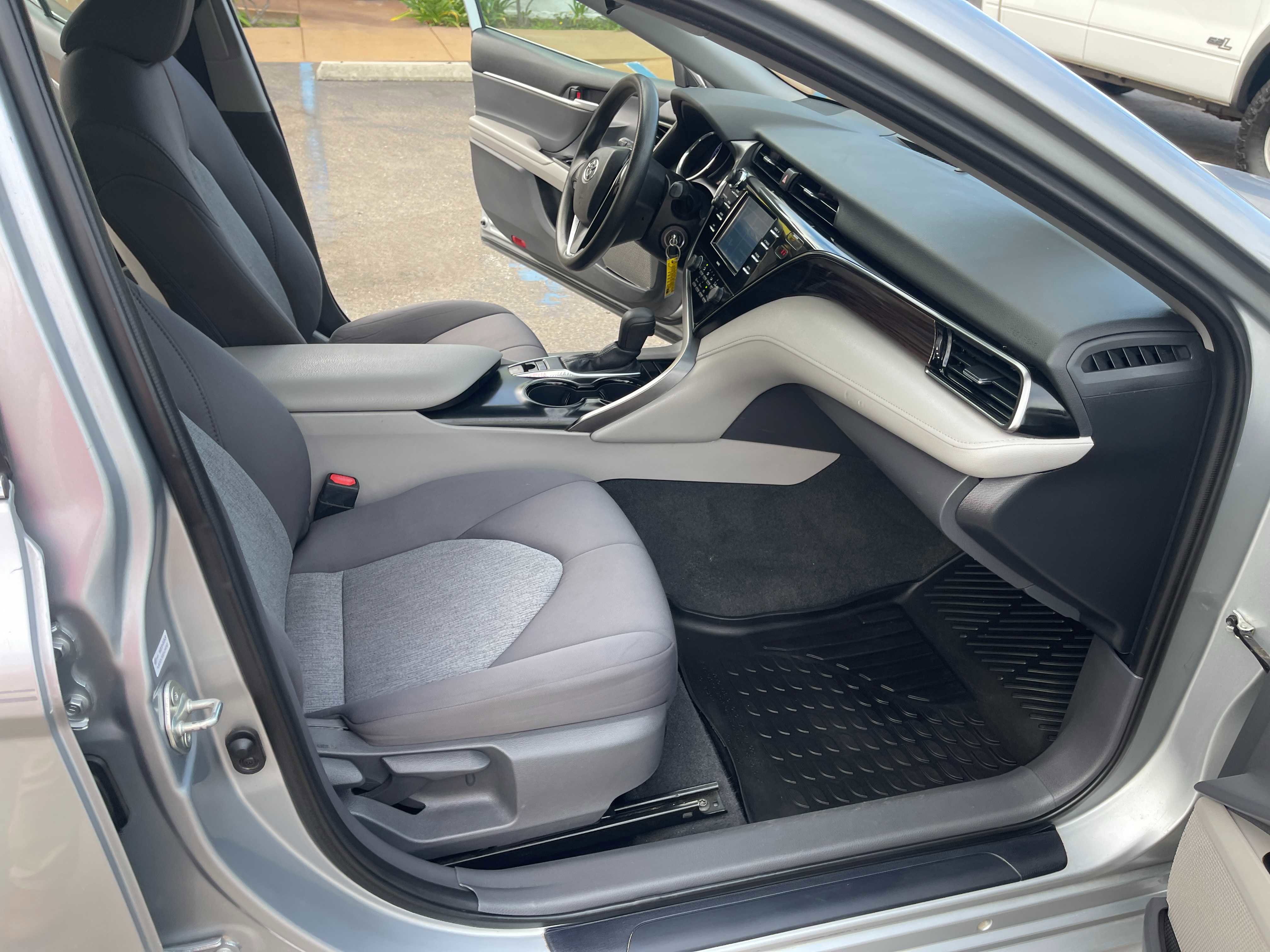 Used 2020 Toyota Camry LE image 14