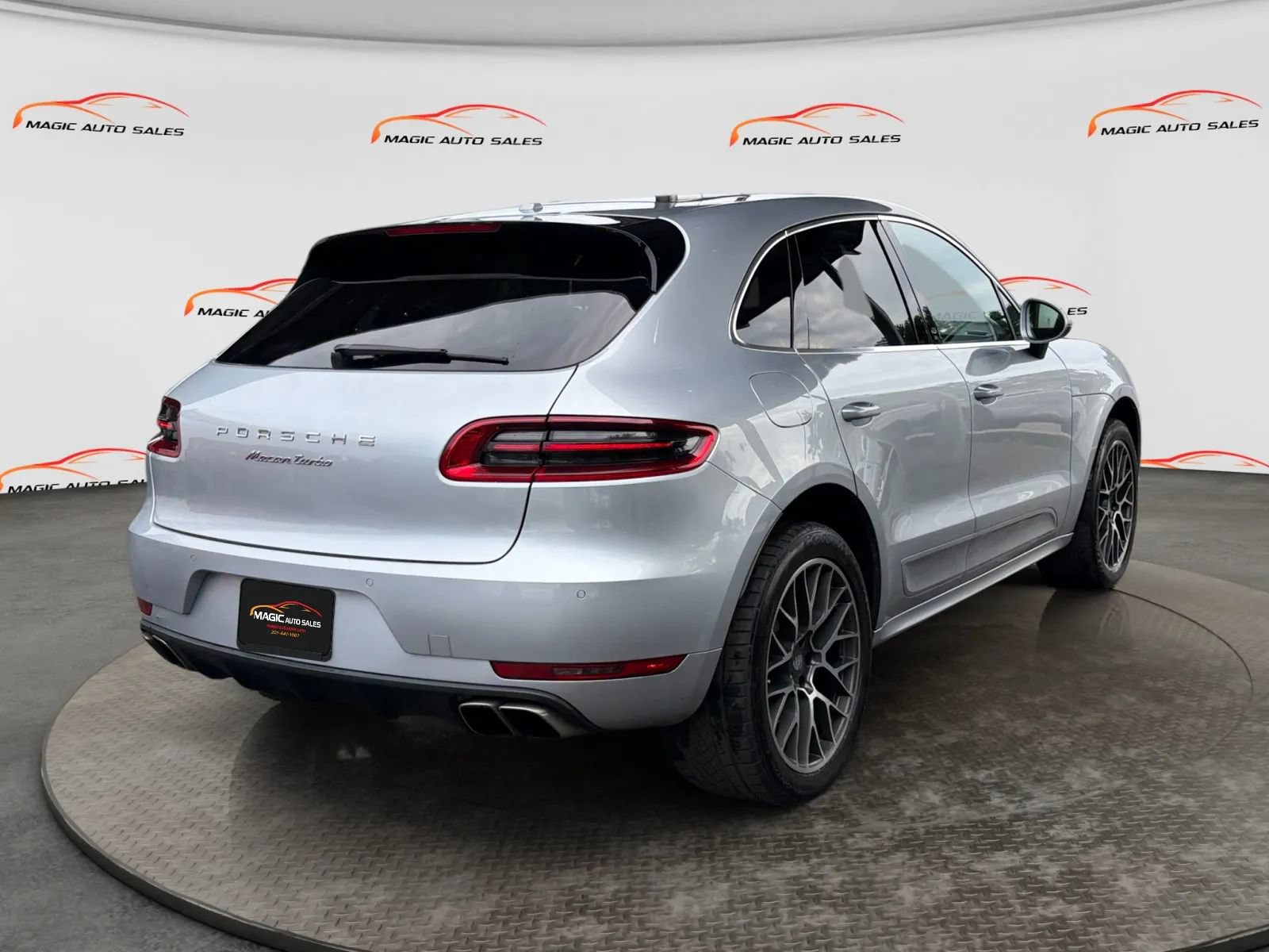 Used 2017 Porsche Macan Turbo AWD/4WD image 10