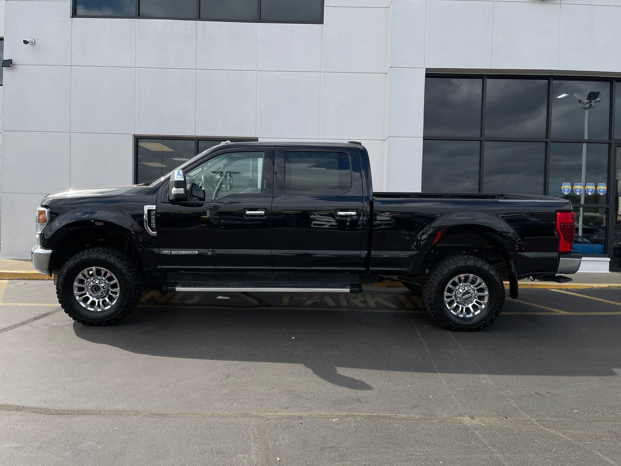 Used 2022 Ford F250 XLT w/ XLT Premium Package image 6