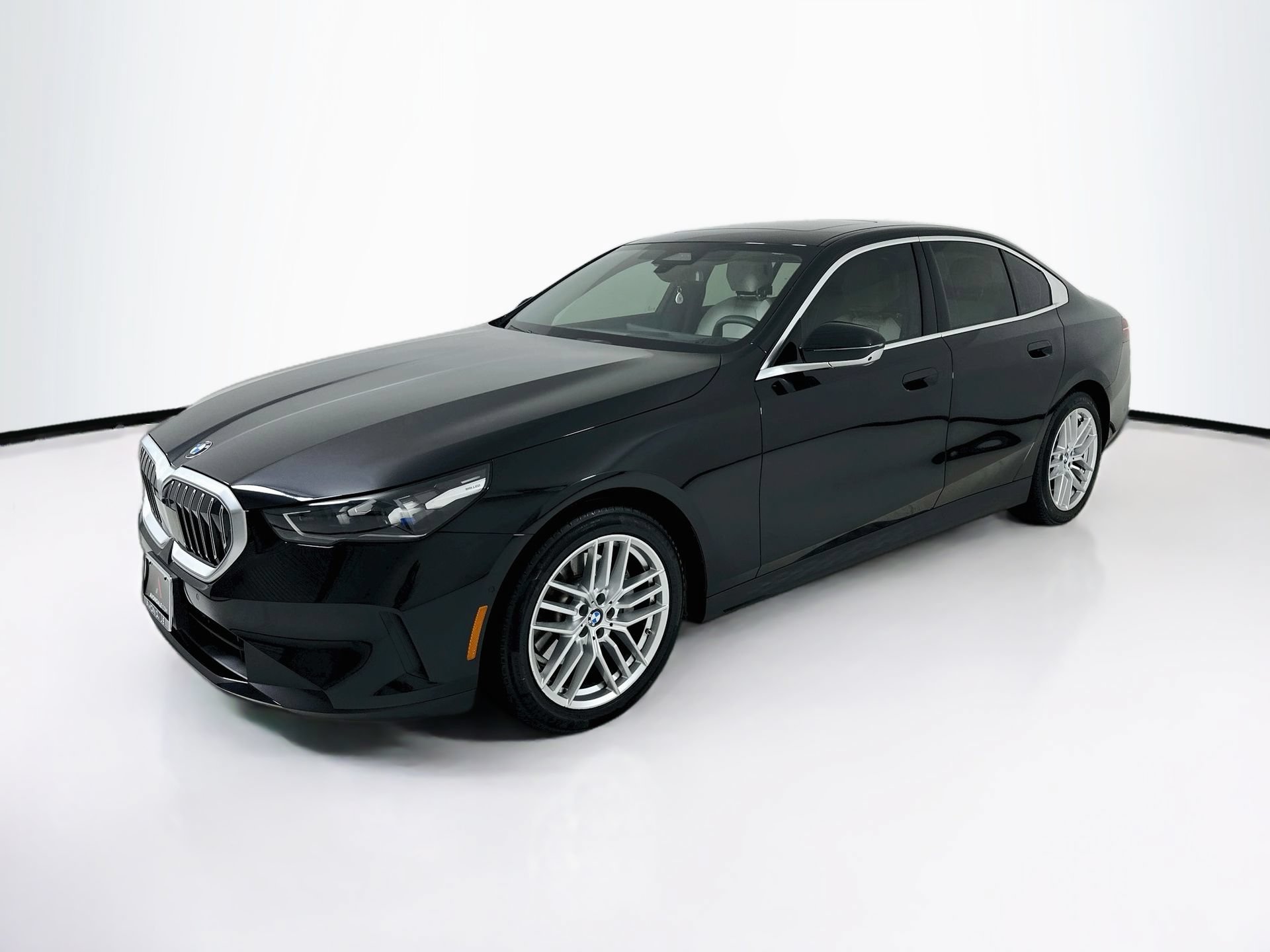 Used 2025 BMW 530i w/ Premium Package RWD image 3