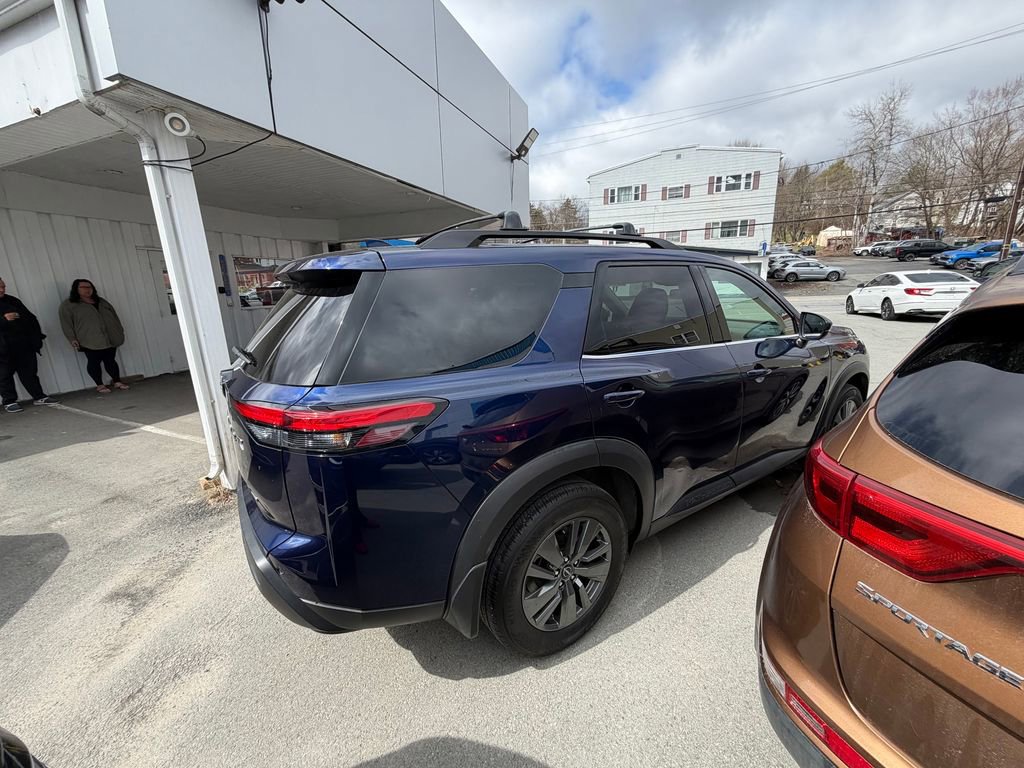 Used 2024 Nissan Pathfinder SV AWD/4WD image 6