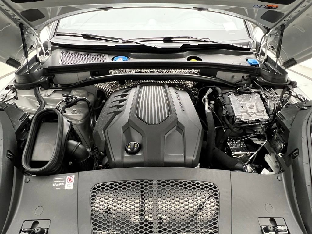 Used 2026 Porsche Macan AWD/4WD image 26