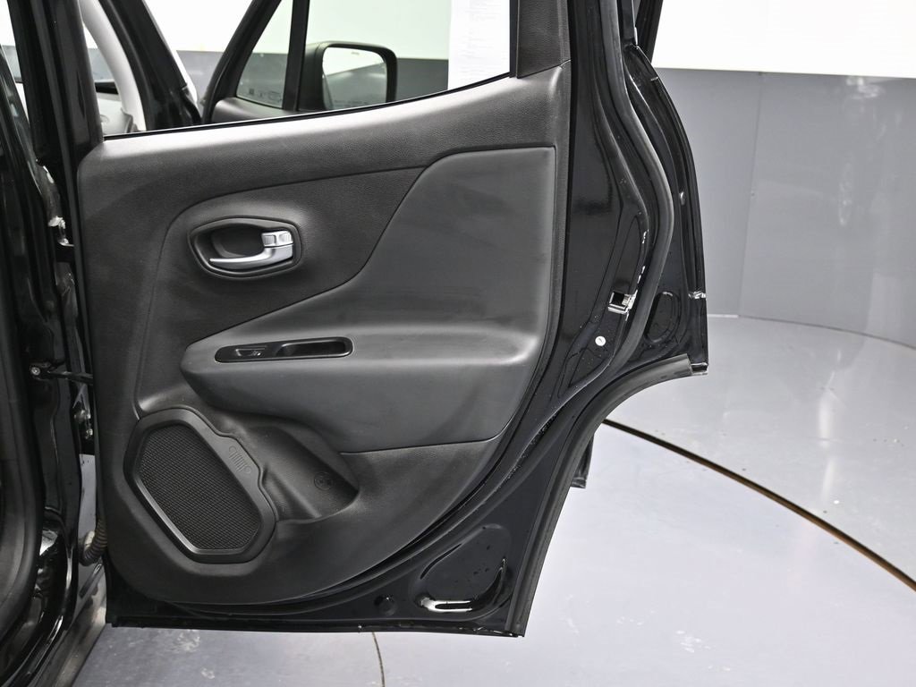 Used 2022 Jeep Renegade Latitude image 34
