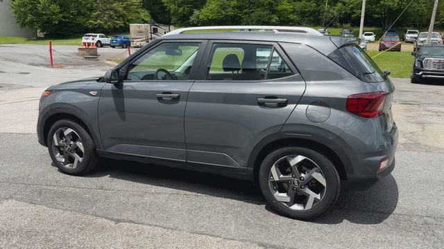 Used 2025 Hyundai Venue SEL FWD image 7