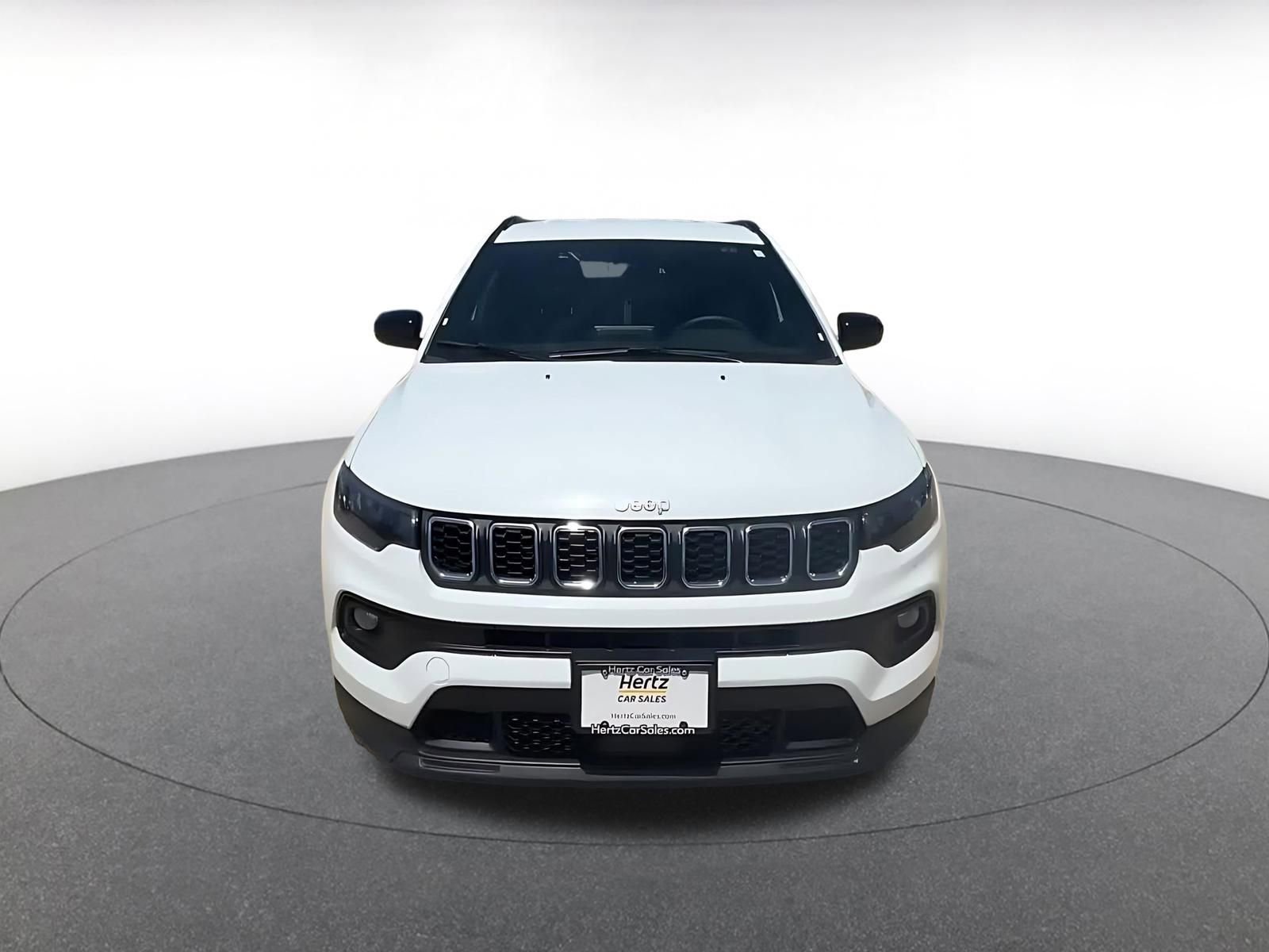 Used 2025 Jeep Compass Latitude image 3