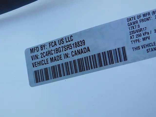 Used 2025 Chrysler Pacifica Select FWD image 25