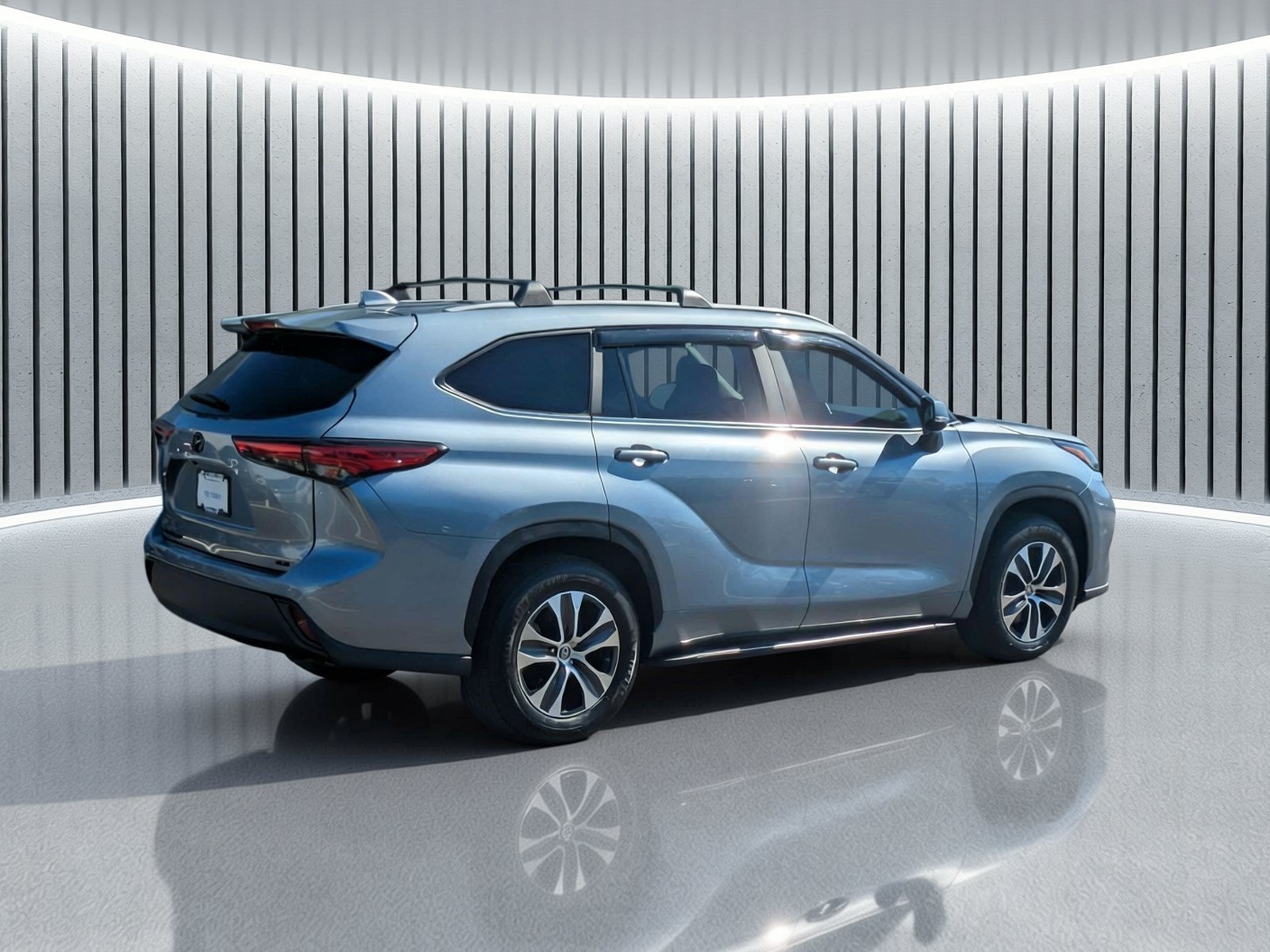 Used 2023 Toyota Highlander XLE FWD image 5