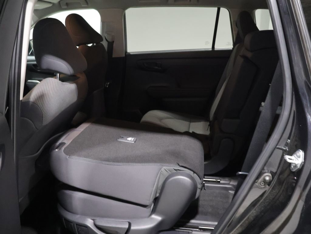 Used 2023 Toyota Highlander LE image 18