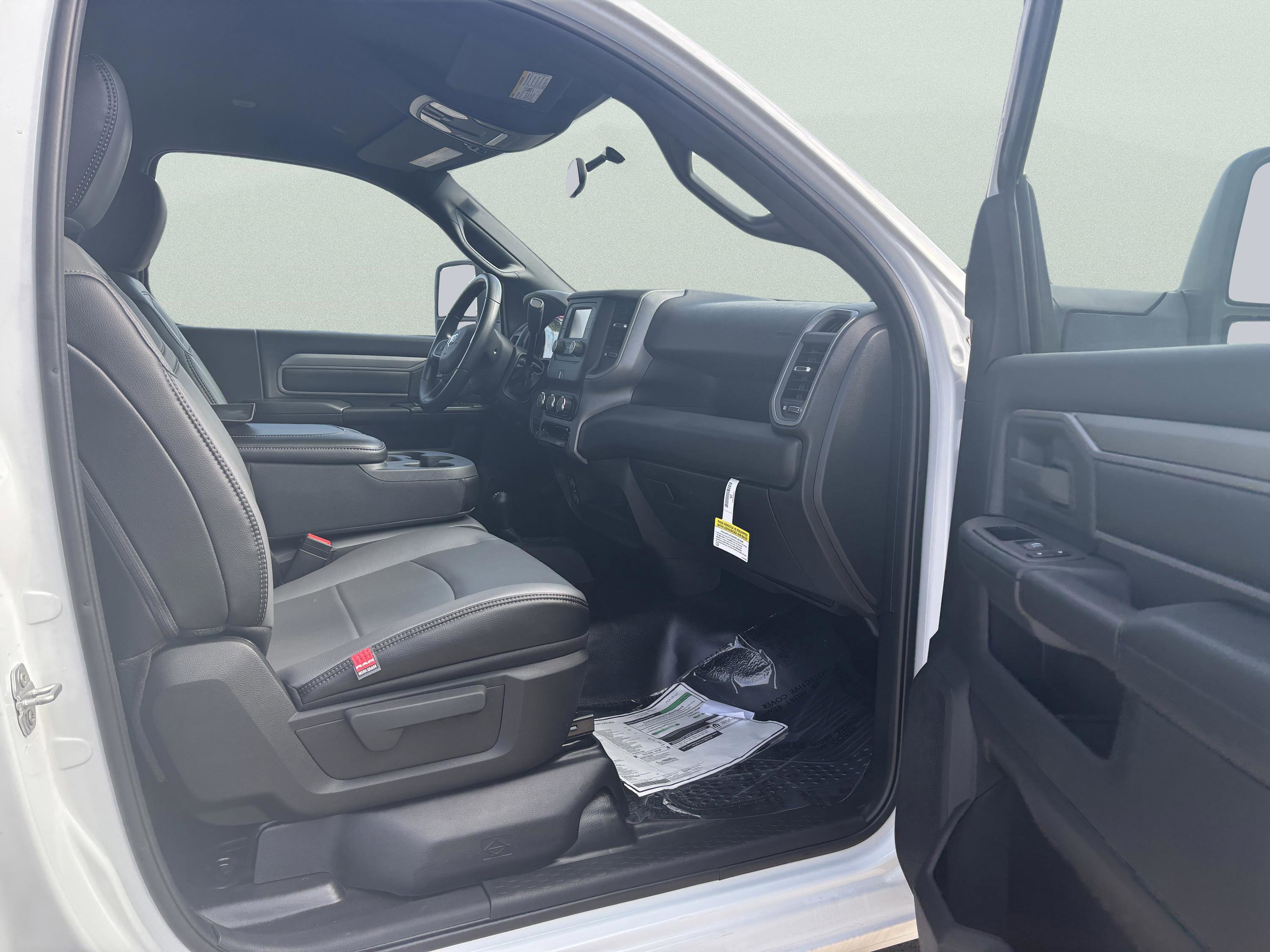 Used 2024 RAM 3500 Tradesman w/ Chrome Appearance Group image 11