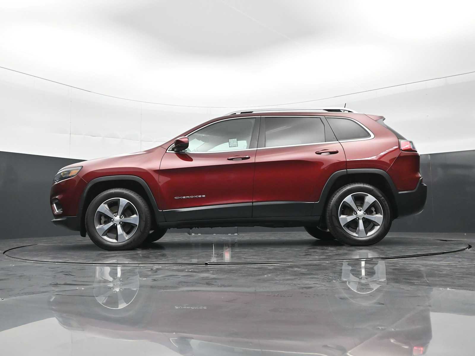 Used 2020 Jeep Cherokee Limited AWD/4WD image 32