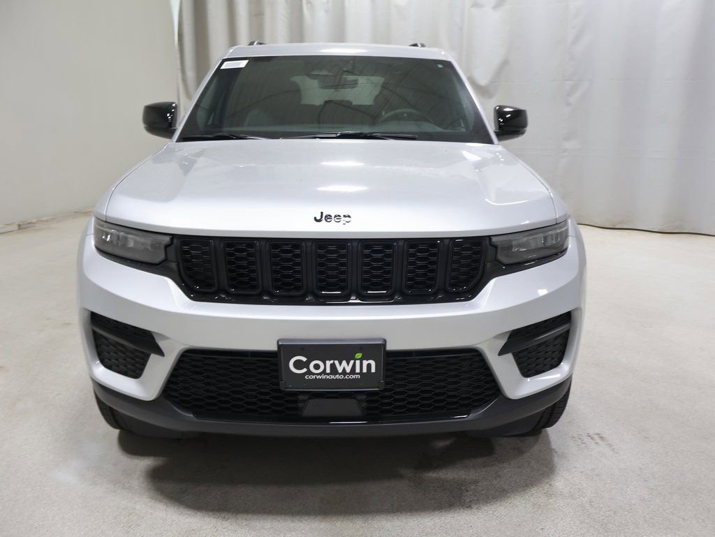 New 2025 Jeep Grand Cherokee Altitude image 2