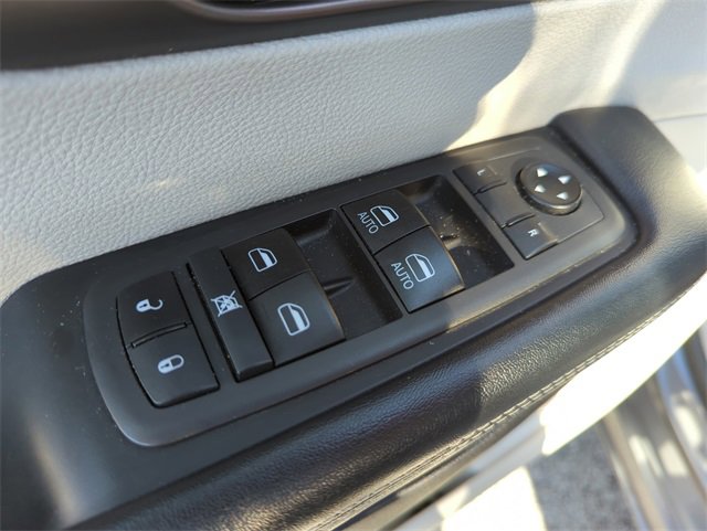 Used 2021 Chrysler Voyager Lxi image 25