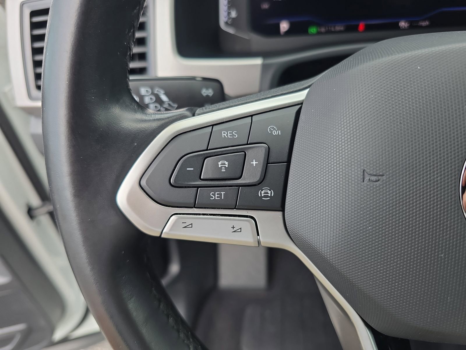 Used 2020 Volkswagen Atlas Cross Sport SEL Premium image 22