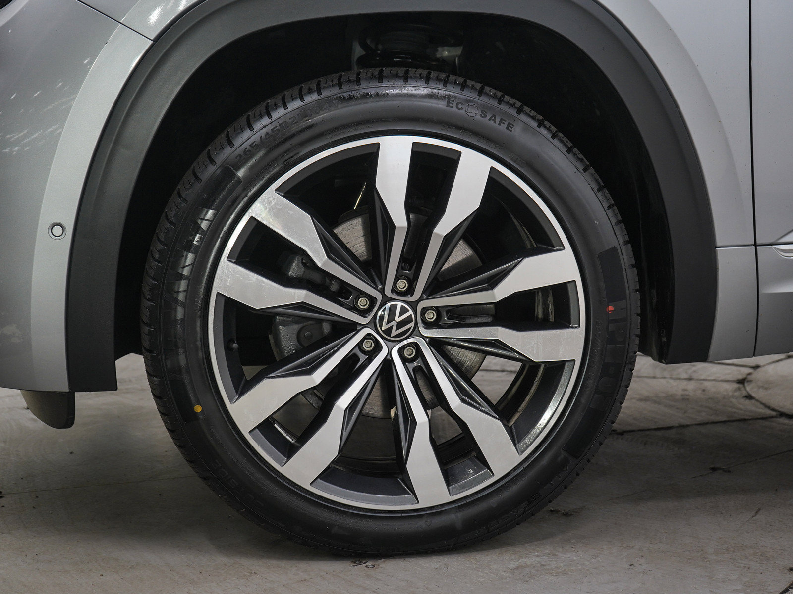 Used 2020 Volkswagen Atlas Cross Sport SEL Premium R-Line AWD/4WD image 31