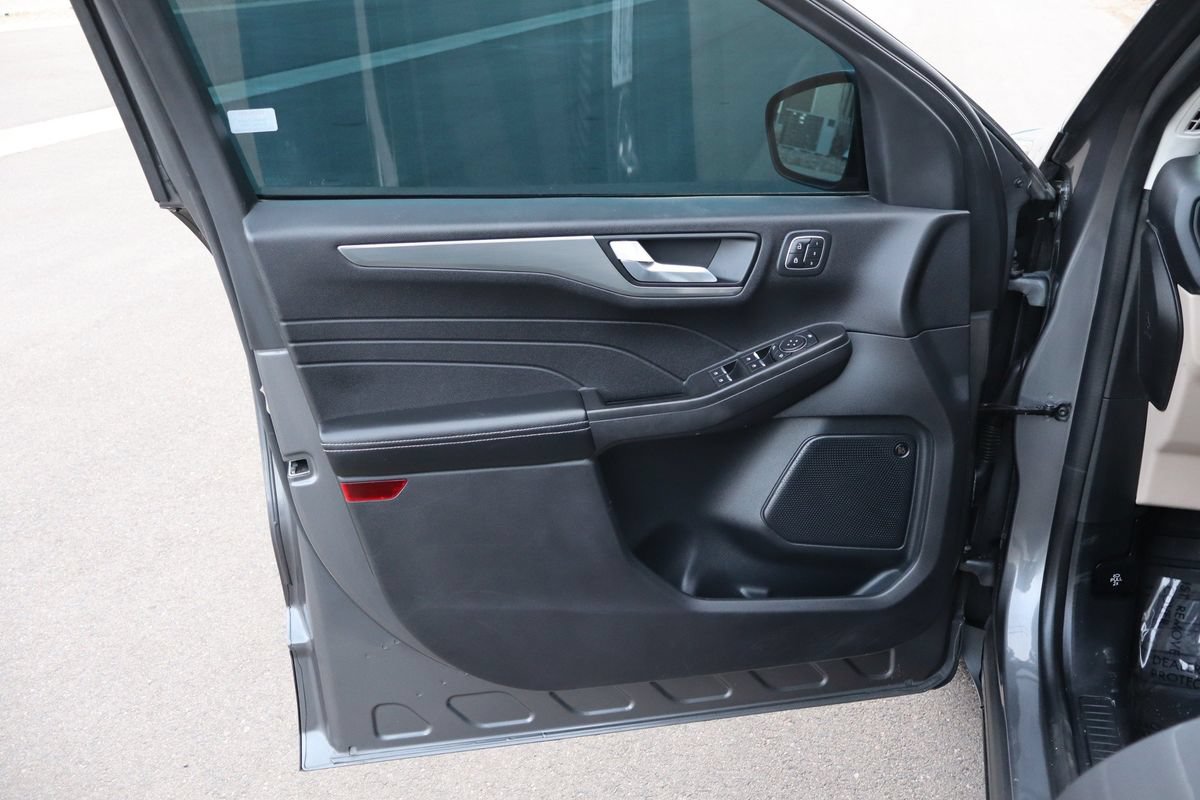 Used 2021 Ford Escape Titanium AWD/4WD image 23