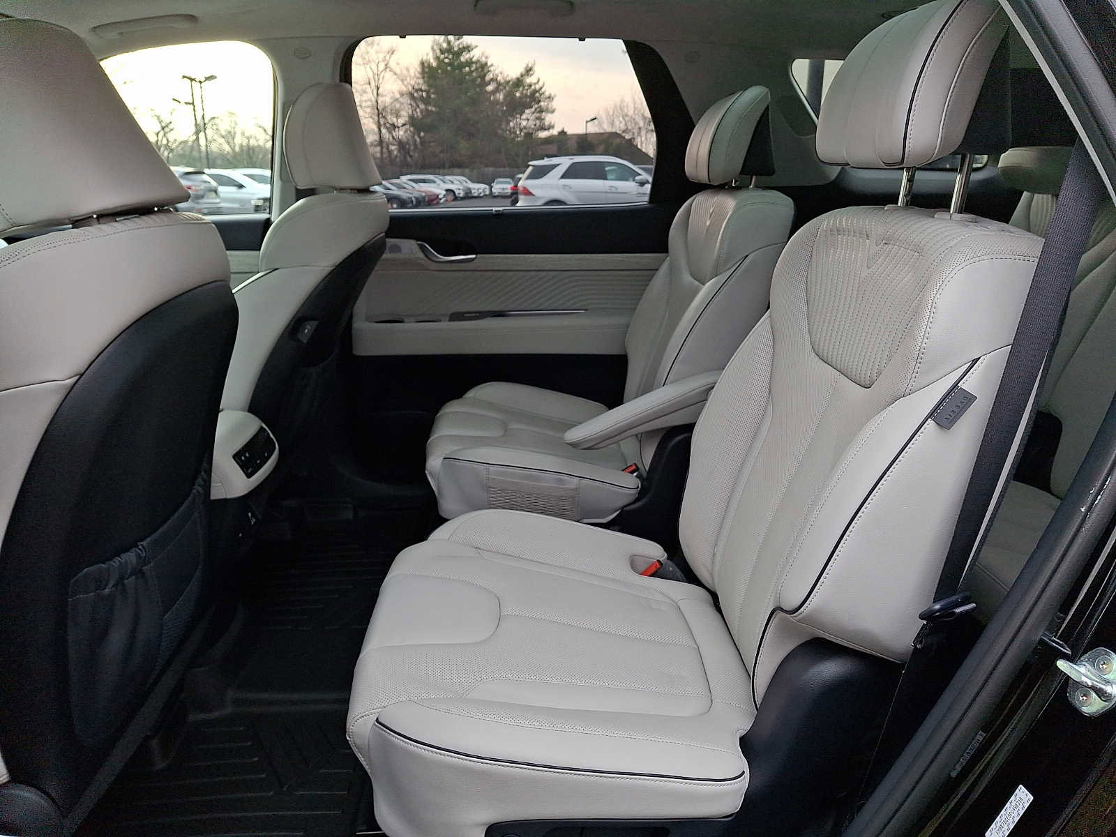 Used 2023 Hyundai Palisade Calligraphy image 8
